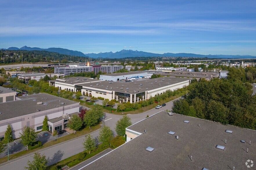 49 Schooner St, Coquitlam, BC à louer - Photo de l’immeuble – Image 2 sur 4