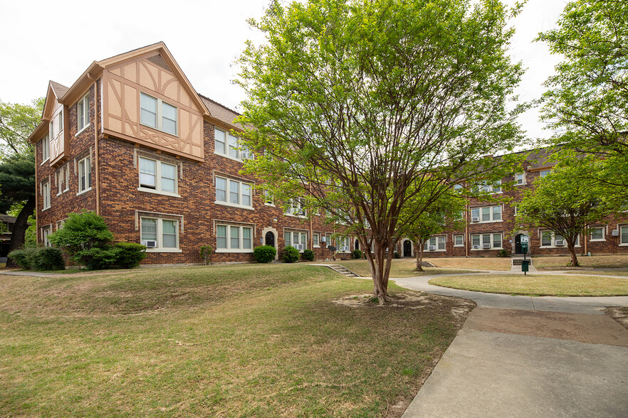 1531 Poplar Ave, Memphis, TN à vendre - Photo de l’immeuble – Image 3 sur 23