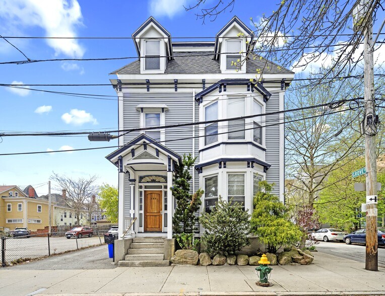 123 Vinton St, Providence, RI à vendre - Photo principale – Image 1 sur 2