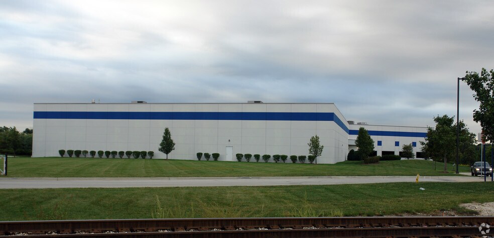 1740 Internationale Pky, Woodridge, IL à louer - Photo de l’immeuble – Image 2 sur 2