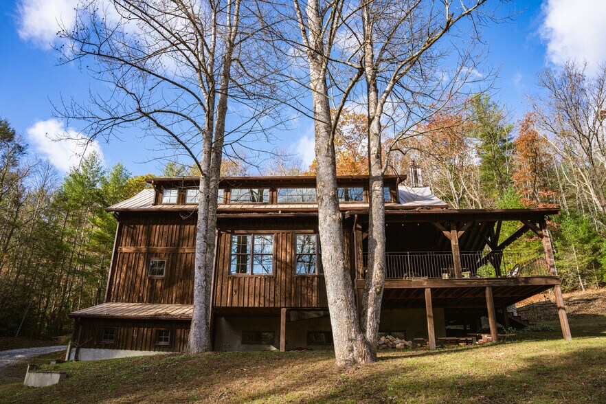 111 Fiddlehead Ln, Zirconia, NC à vendre - Photo de l’immeuble – Image 2 sur 27