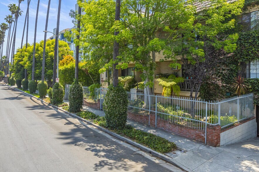 6040 Carlton Way, Los Angeles, CA à vendre - Photo de l’immeuble – Image 3 sur 37