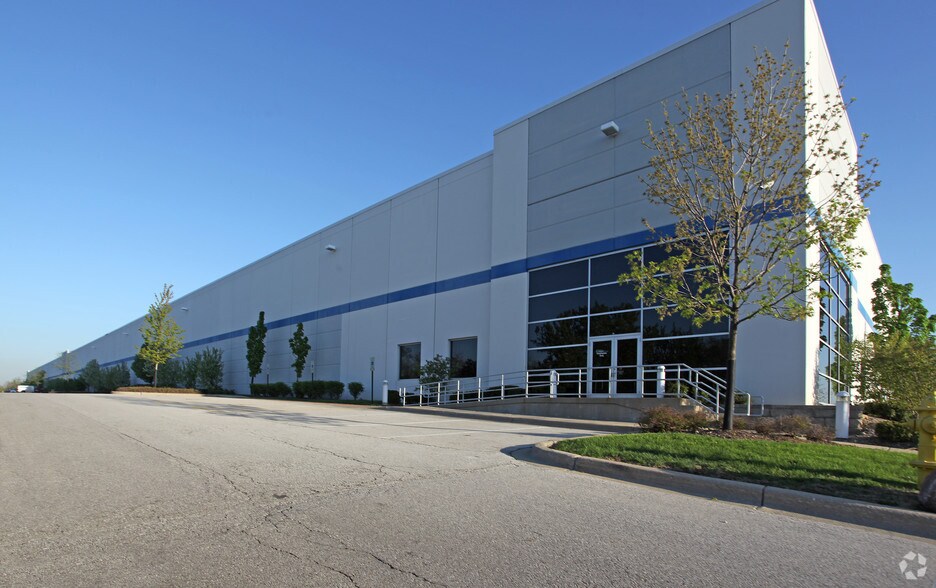 11240 Katherine's Crossing, Woodridge, IL à louer - Photo principale – Image 1 sur 4