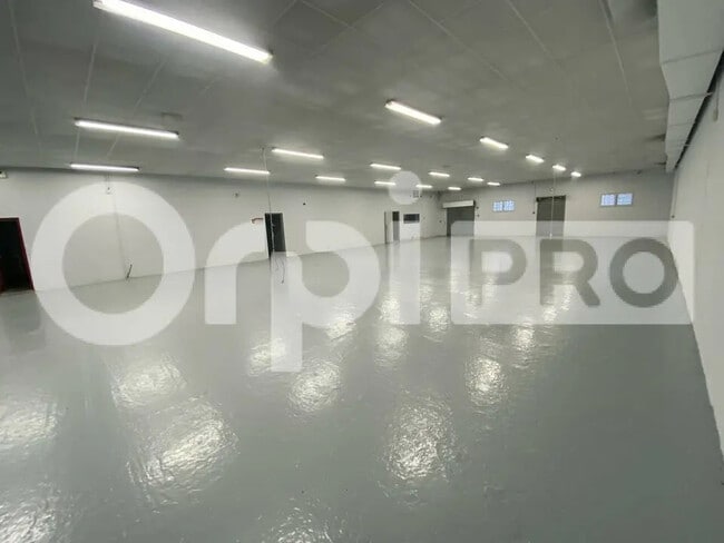 Plus de détails pour Local d’activités à vendre