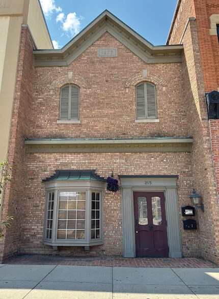 215 N Washington St, Green Bay, WI à vendre - Photo de l’immeuble – Image 1 sur 10