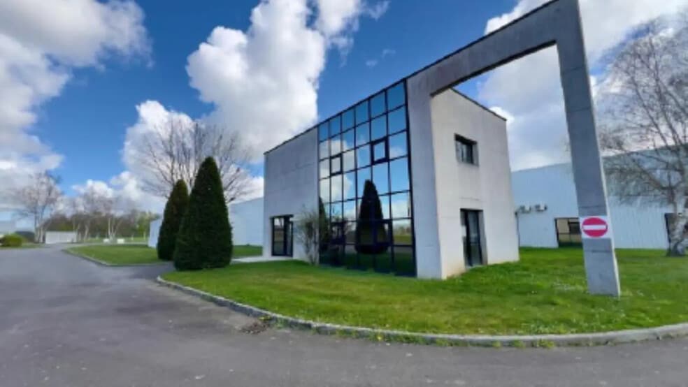 Local d’activités dans Miniac-Morvan à louer - Photo de l’immeuble – Image 3 sur 13