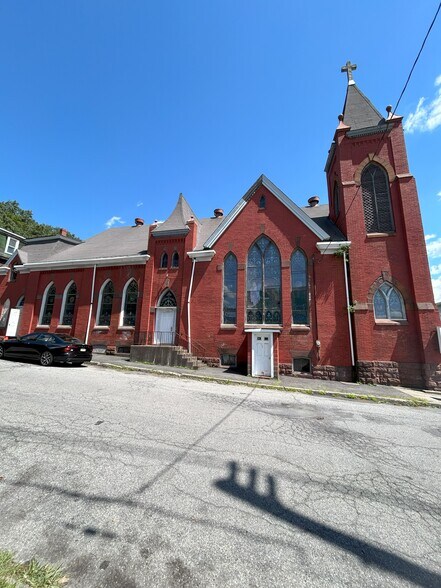 19 N 4th St, Mahanoy City, PA à vendre - Photo de l’immeuble – Image 2 sur 10
