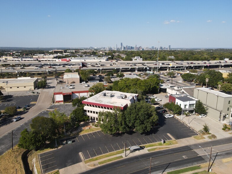 2222 Western Trails Blvd, Austin, TX à louer - Photo de l’immeuble – Image 3 sur 47