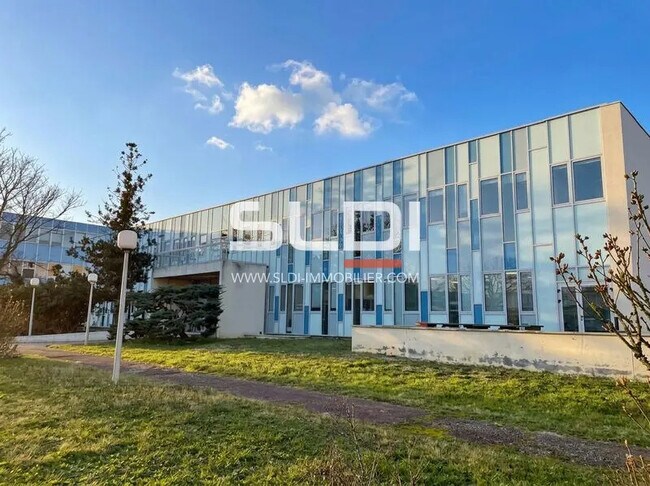 Plus de détails pour 390-392 Rue Des Mercières, Rillieux-la-Pape - Bureau à louer