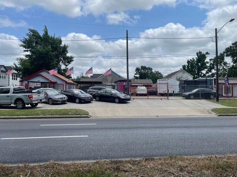 2834 North Fwy, Houston, TX à vendre - Photo de l’immeuble – Image 1 sur 8