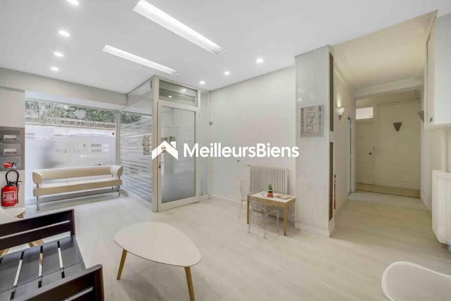 Local commercial dans Paris à louer - Photo de l’immeuble – Image 2 sur 4