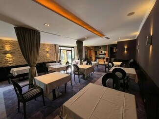 Plus de détails pour Local commercial à louer