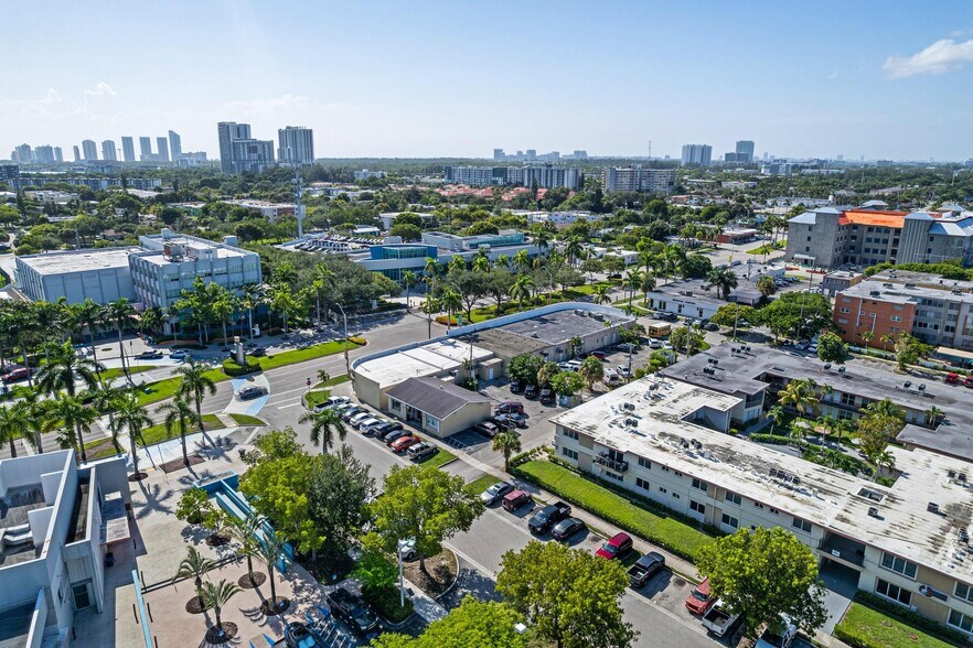 16978-16990 NE 19th Ave, North Miami Beach, FL à louer - Aérien – Image 3 sur 32