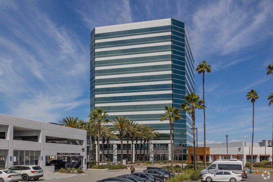 500 N State College Blvd, Orange, CA à louer - Photo de l’immeuble – Image 2 sur 9