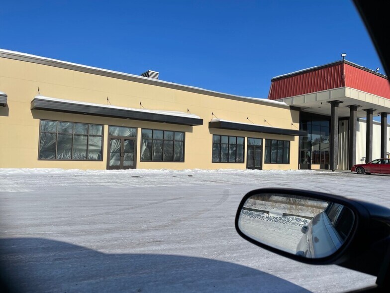 301 N Santa Claus Ln, North Pole, AK à louer - Photo de l’immeuble – Image 2 sur 9