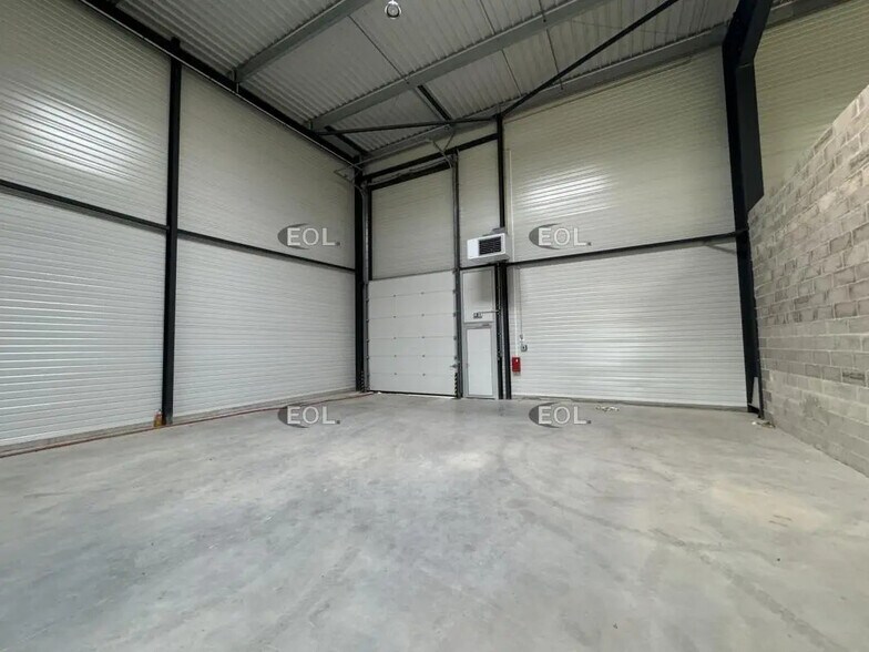 Local d’activités dans Villebon-sur-Yvette à louer - Photo de l’immeuble – Image 3 sur 7