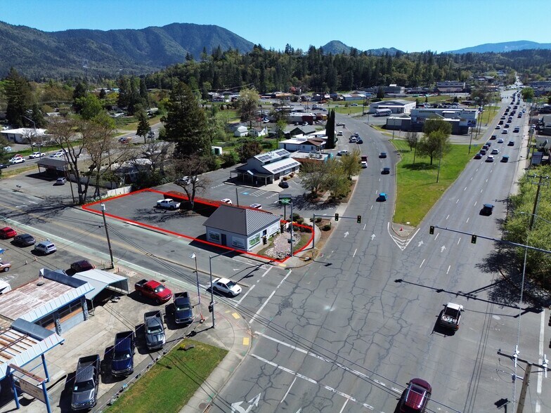 101 E Park St, Grants Pass, OR à vendre - Photo de l’immeuble – Image 2 sur 11