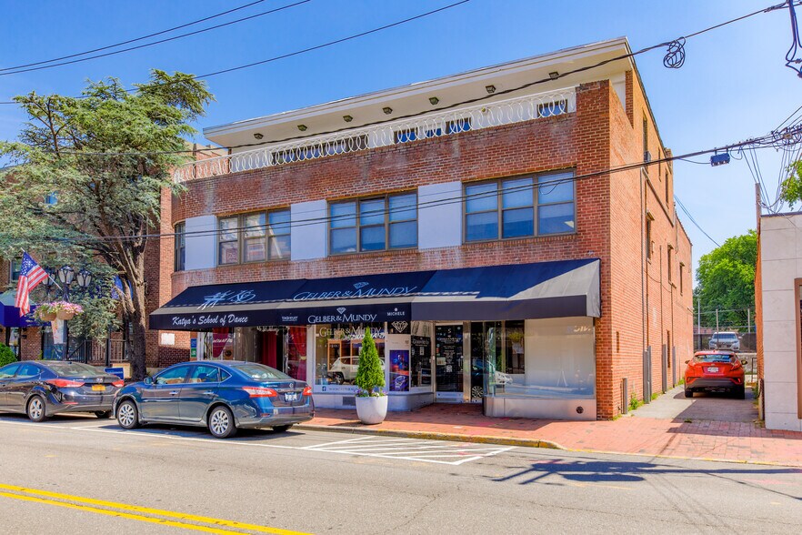 5 Bond St, Great Neck, NY à louer - Photo de l’immeuble – Image 3 sur 6