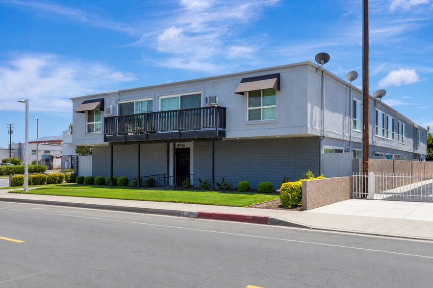 9746 Park St, Bellflower, CA à vendre - Photo de l’immeuble – Image 3 sur 11