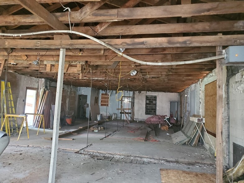 358 Riverside Dr, Rainelle, WV à vendre - Photo de l’immeuble – Image 3 sur 24