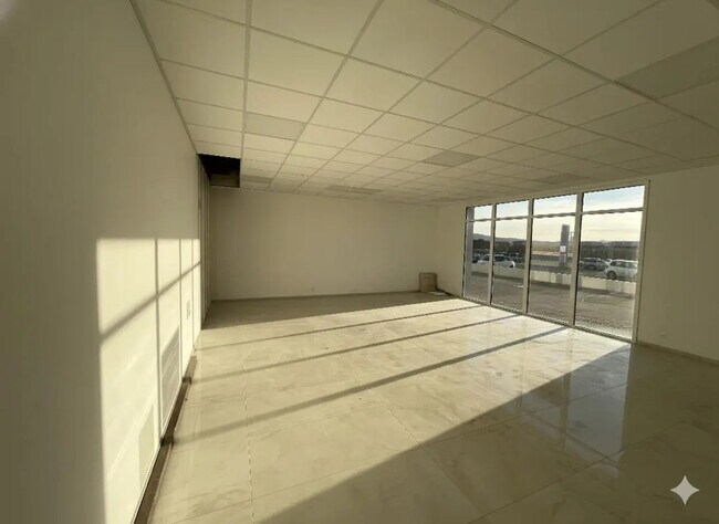 Plus de détails pour Local commercial à louer