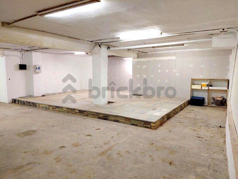 Local commercial dans Esplugues de Llobregat, Barcelona à louer - Photo de l’immeuble – Image 3 sur 4