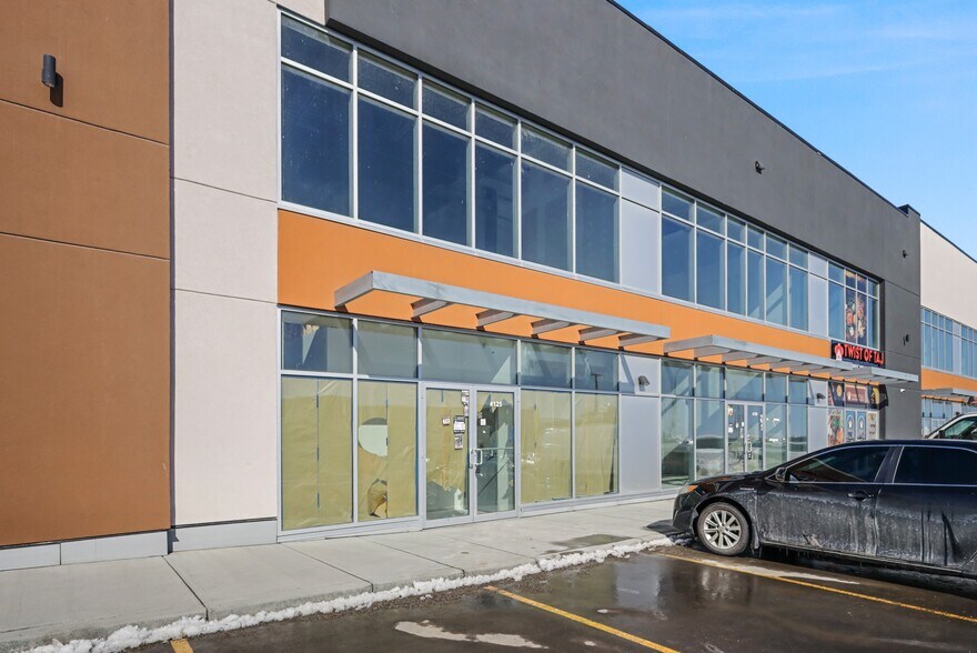 270 Nolanridge Cres, Calgary, AB à louer - Photo de l’immeuble – Image 3 sur 9