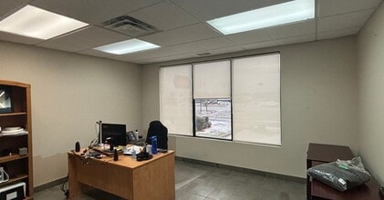 7434 Gaetz Av, Red Deer, AB à louer Photo intérieure– Image 2 sur 3