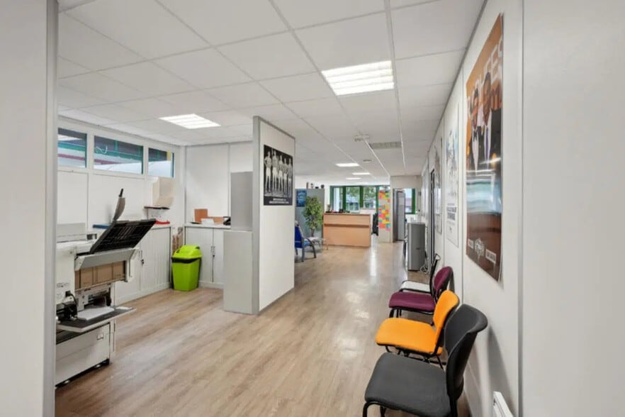 1-3 Rue Colonel Chambonnet, Bron à vendre - Photo intérieure – Image 3 sur 15