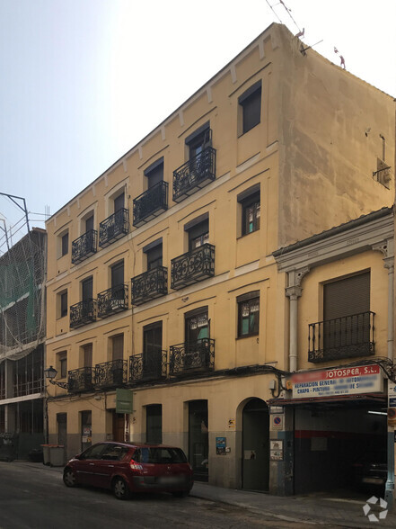 Immeuble residentiel dans Madrid, Madrid à vendre - Photo principale – Image 1 sur 2