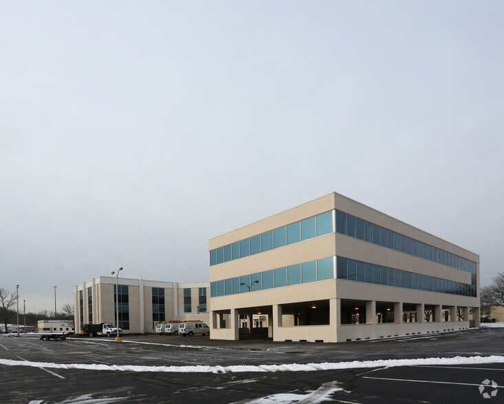 475 Virginia Dr, Fort Washington, PA à louer - Photo de l’immeuble – Image 2 sur 6