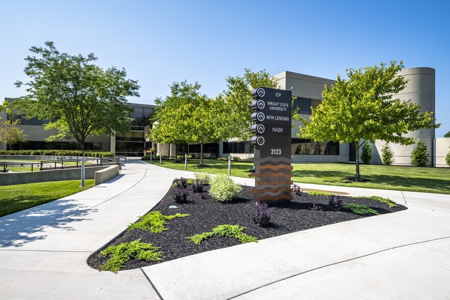 3123 Research Blvd, Kettering, OH à louer - Photo principale – Image 1 sur 9