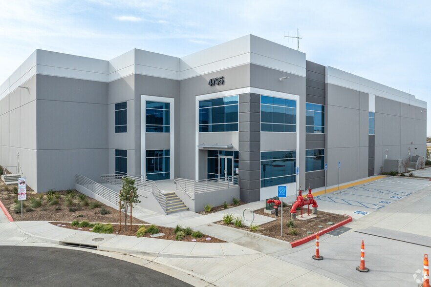 4795 Troy Ct, Riverside, CA à louer - Photo de l’immeuble – Image 1 sur 3