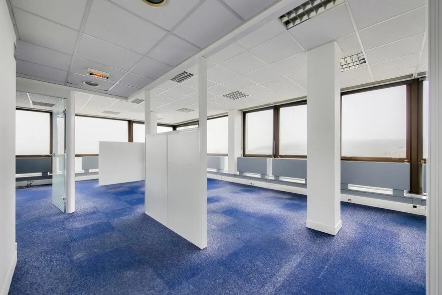 Bureau dans Saint-Cloud à vendre - Photo de l’immeuble – Image 3 sur 8