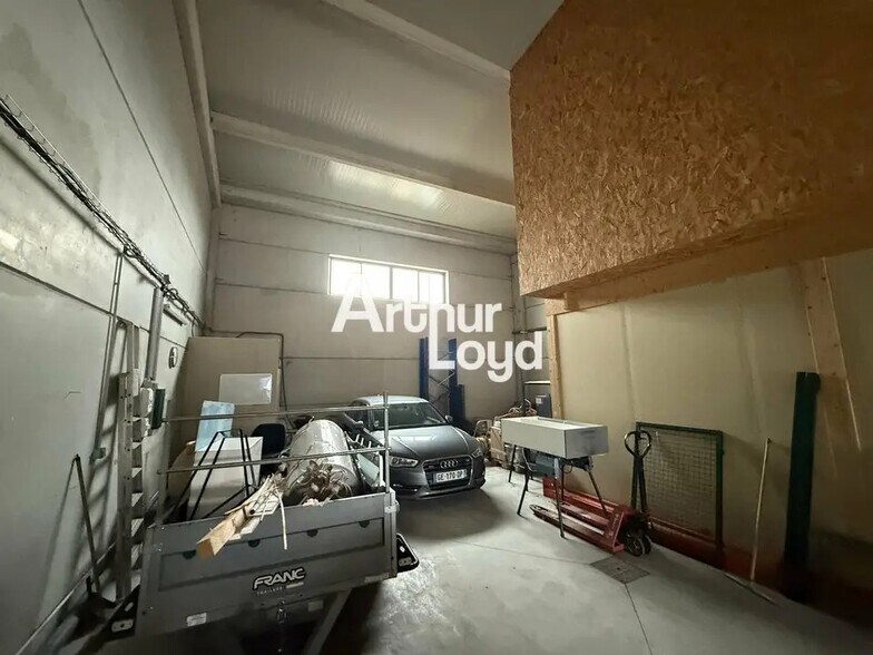 Local d’activités dans Le Muy à louer - Photo de l’immeuble – Image 1 sur 1