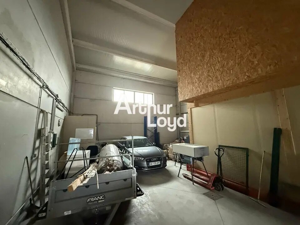 Local d’activités dans Le Muy à louer Photo de l’immeuble– Image 1 sur 2