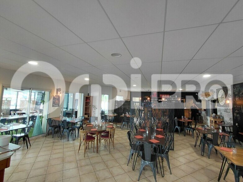 Local commercial dans Saint-Hilaire-de-Chaléons à vendre - Photo de l’immeuble – Image 3 sur 4