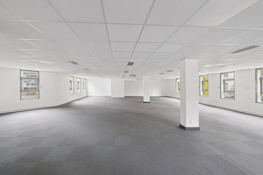 6-8 Rue Eugène Et Armand Peugeot, Rueil-Malmaison à louer - Photo de l’immeuble – Image 1 sur 11