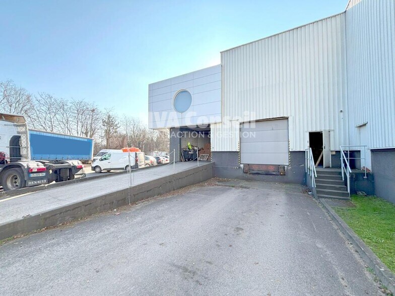 Industriel/Logistique dans SAINT-OUEN-L'AUMONE à louer - Photo de l’immeuble – Image 3 sur 8