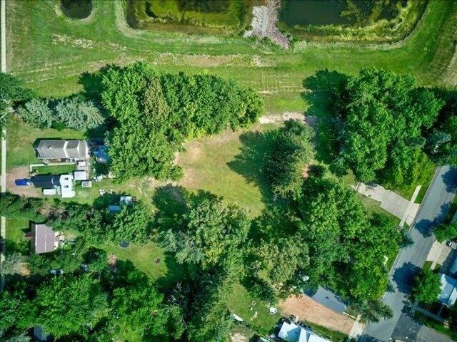 702 Chestnut Ave, Marshfield, WI à vendre - Photo principale – Image 1 sur 18