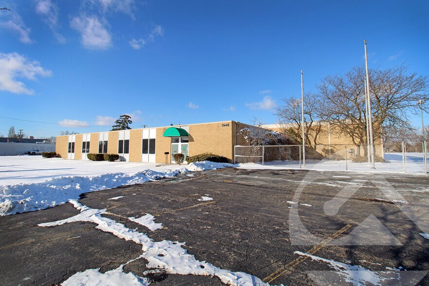 11445 Stephens Rd, Warren, MI à vendre - Photo de l’immeuble – Image 2 sur 11