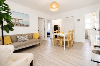 Plus de détails pour 1440 SW 4th St, Miami, FL - Logement à vendre
