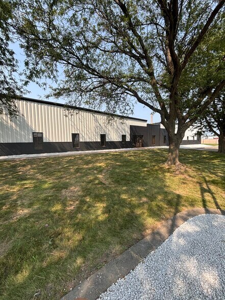 1800 Hull Ave, Des Moines, IA à louer - Photo de l’immeuble – Image 3 sur 34