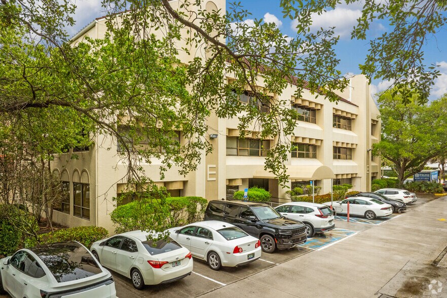 900 SE Ocean Blvd, Stuart, FL à louer - Photo de l’immeuble – Image 3 sur 7