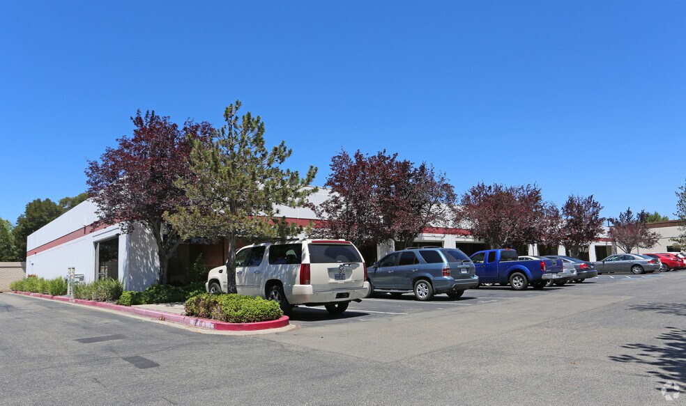1039 Serpentine Ln, Pleasanton, CA à louer - Photo principale – Image 1 sur 12