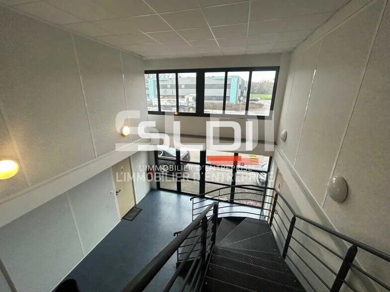 Bureau dans Genay à louer - Photo de l’immeuble – Image 2 sur 12