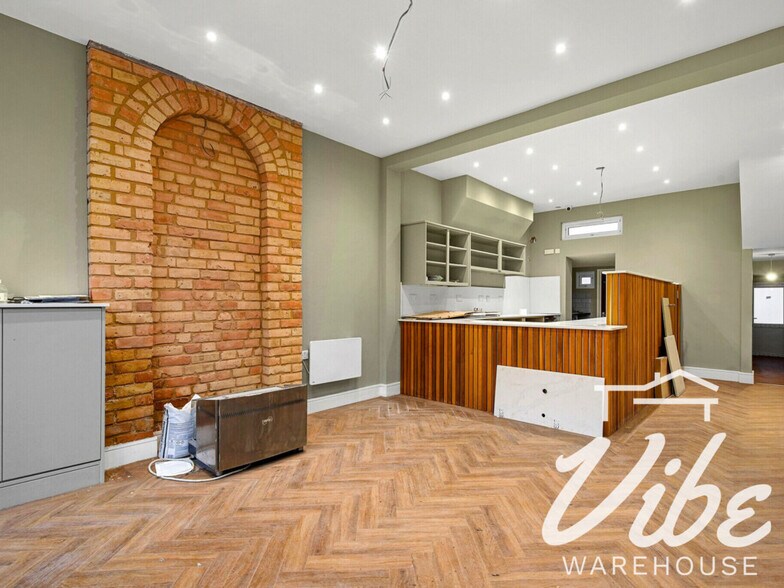 207 Whittington Rd, Londres à louer - Photo de l’immeuble – Image 2 sur 6