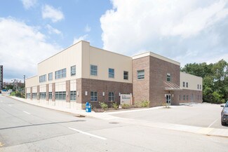 Plus de détails pour 142 W Main St, Uniontown, PA - Bureau à louer