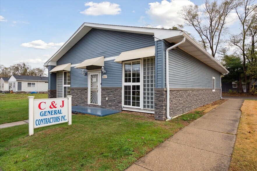 22610 Rosewood St, Oak Park, MI à vendre - Photo de l’immeuble – Image 3 sur 43