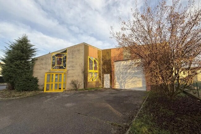 Plus de détails pour Local d’activités à vendre